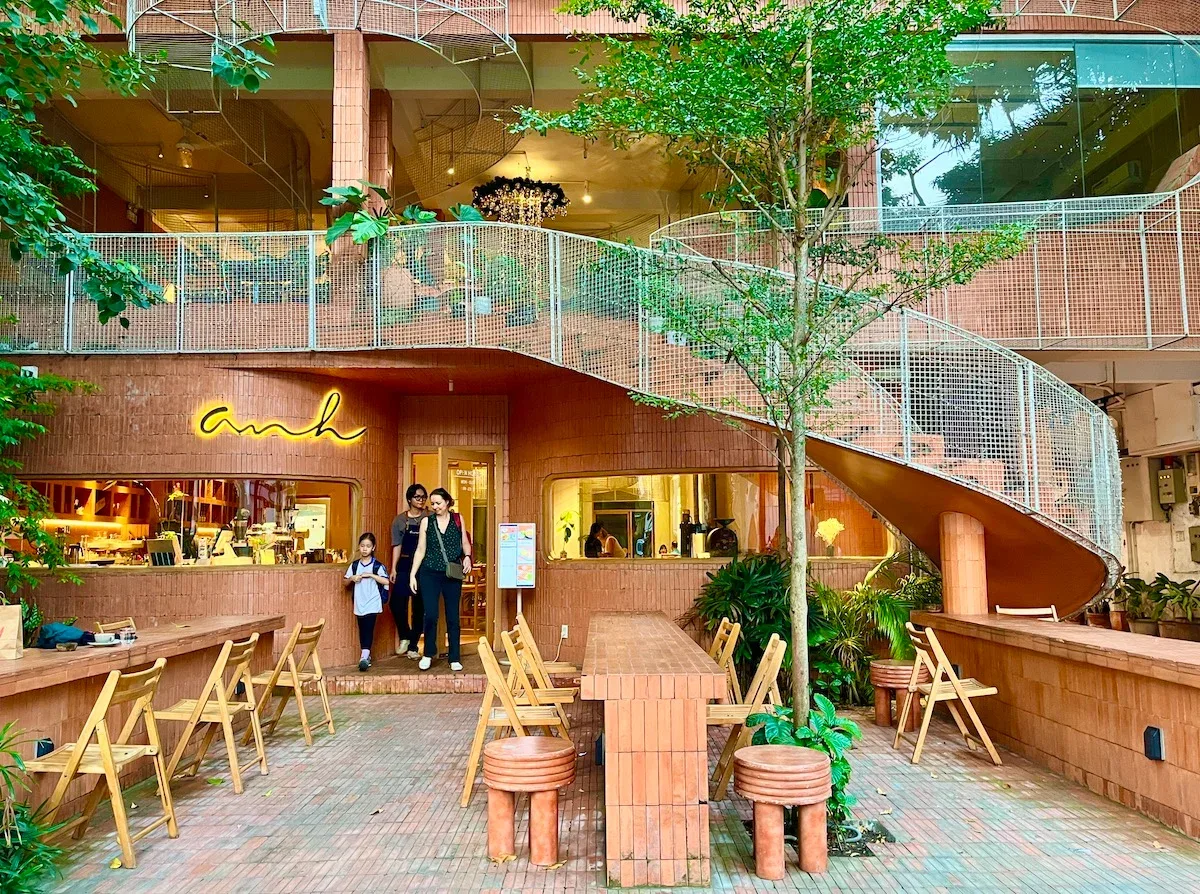 Coffee shop interior designed to attract check-in customers