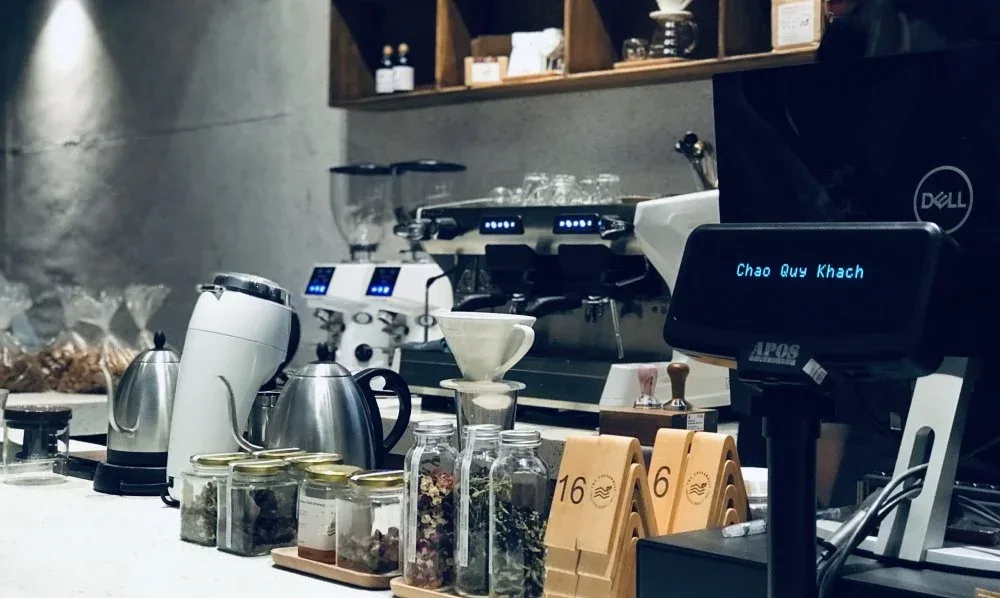 The bar counter — a key technical package in any coffee shop