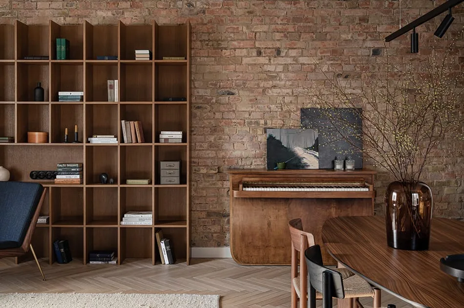 Wood and concrete: a material duo for bold interiors