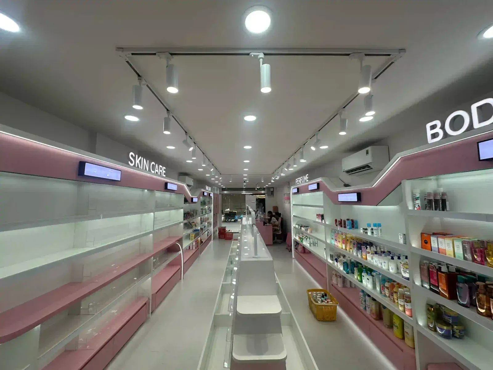 BOSHOP cosmetics store design & build — photo 10