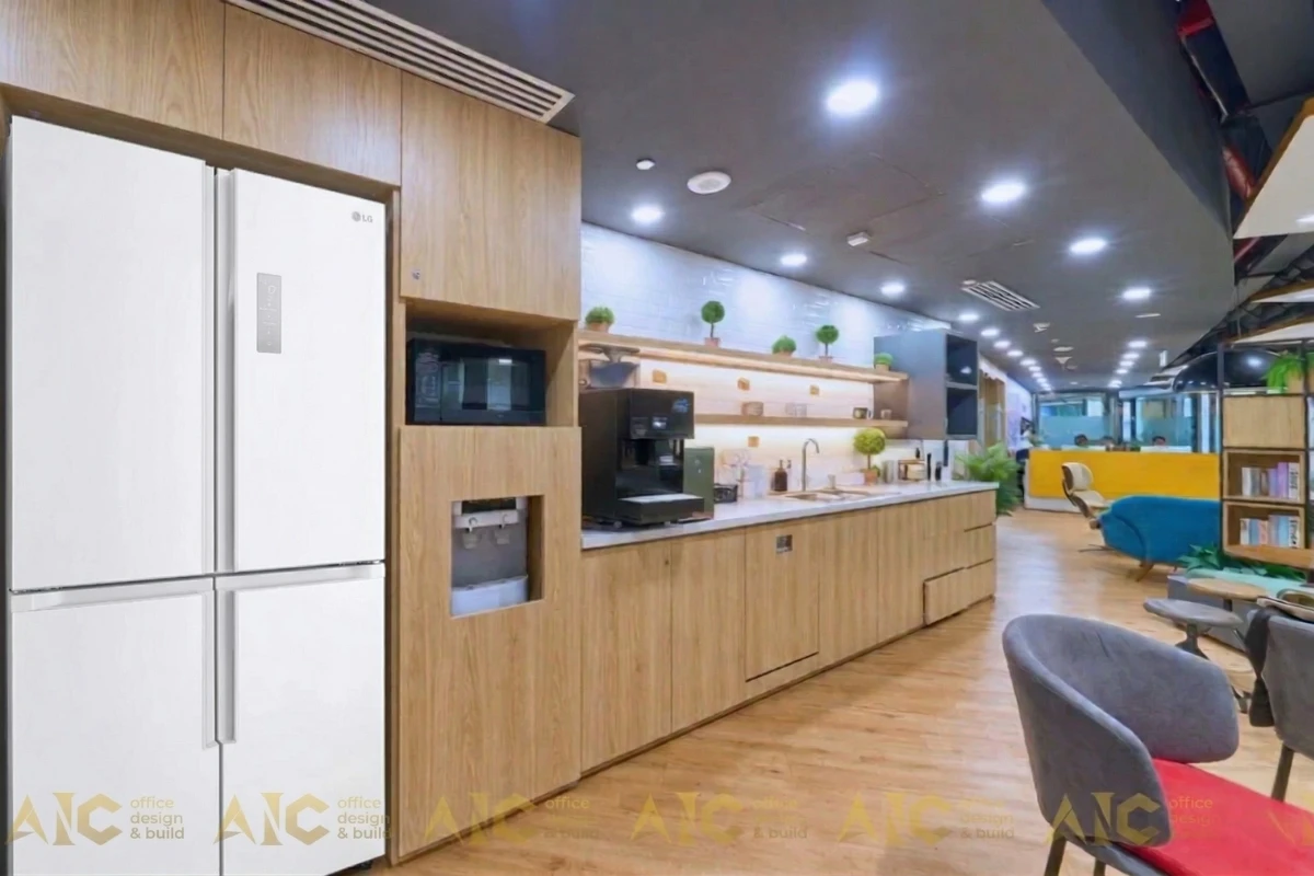 Thiết kế khu vực pantry văn phòng VCBS Bitexco với hệ tủ gỗ sồi hiện đại
