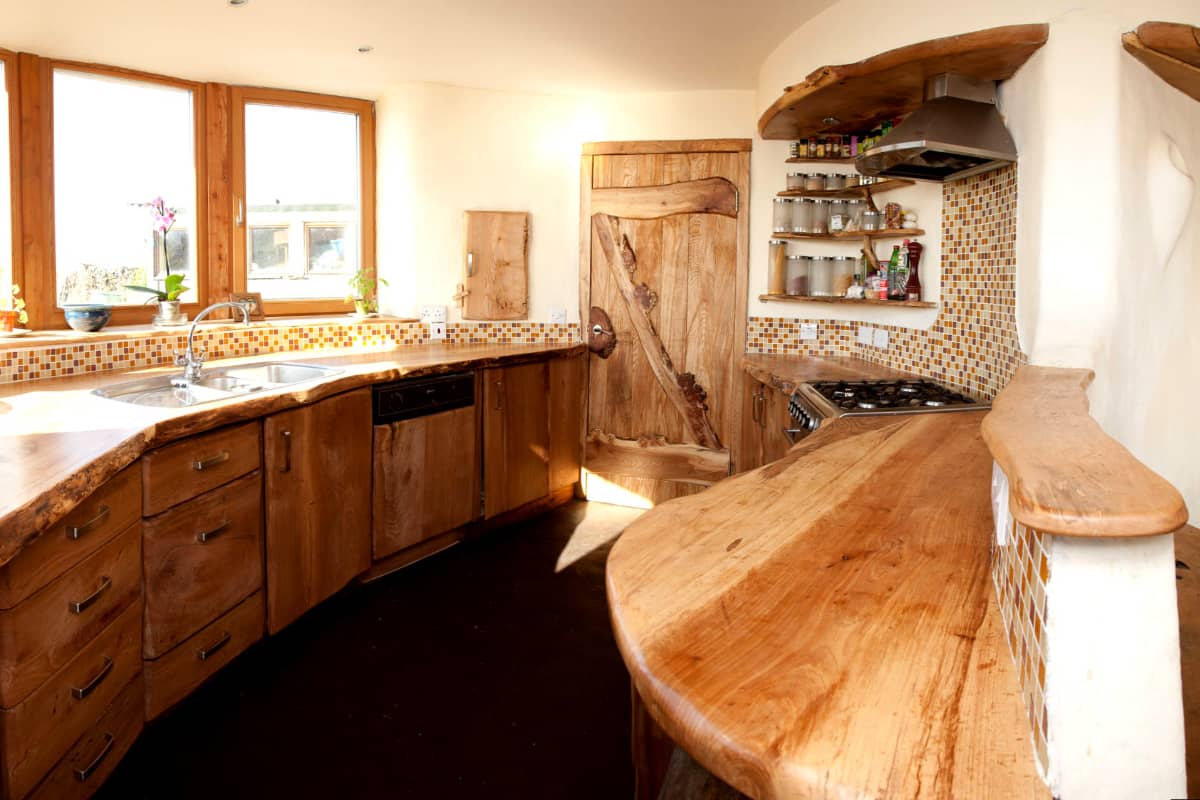 sử dụng vật liệu gỗ trong không gian bếp