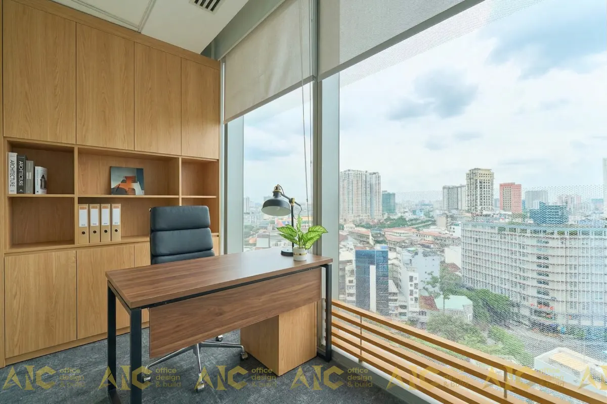 Thiết kế phòng Giám đốc VCBS Bitexco với nội thất gỗ cao cấp và view toàn cảnh