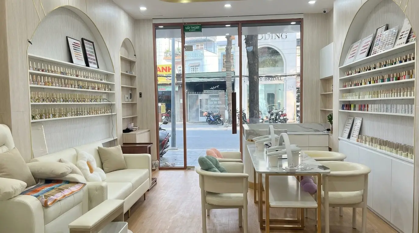 Tổng thể không gian tiệm Nàng Nail 50m2 đẹp hiện đại và tiện nghi